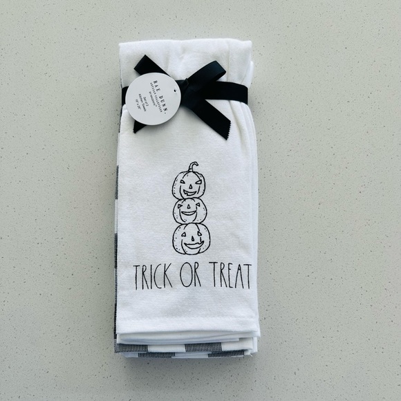 Rae Dunn Halloween Kitchen Towels Trick or Treat Happy Haunting Set of 3 NWT - Picture 2 of 6
